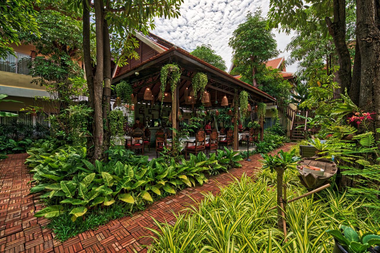 Mane Village Suites Siem Reap Exterior photo The restaurant's garden