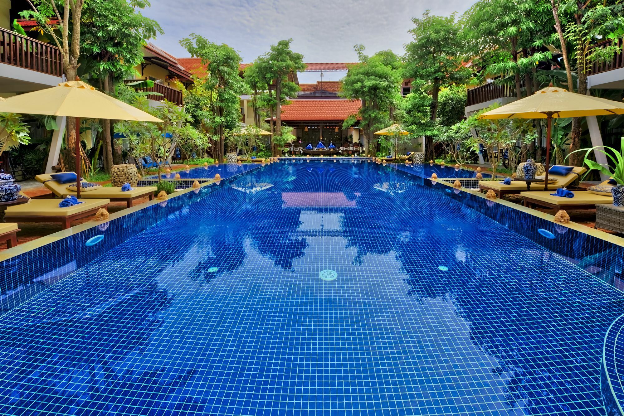 Mane Village Suites Siem Reap Exterior photo The swimming pool at the hotel